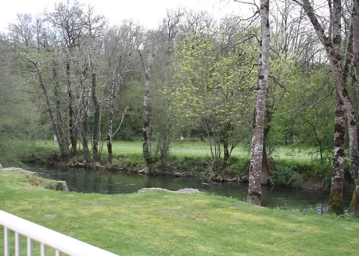 Le Douzou Кемпинг *