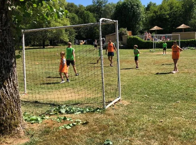 Le Douzou Кемпинг *