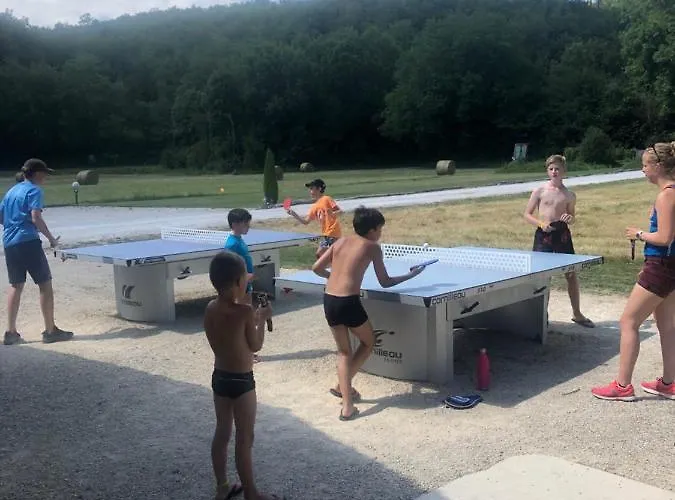 Le Douzou Кемпинг *